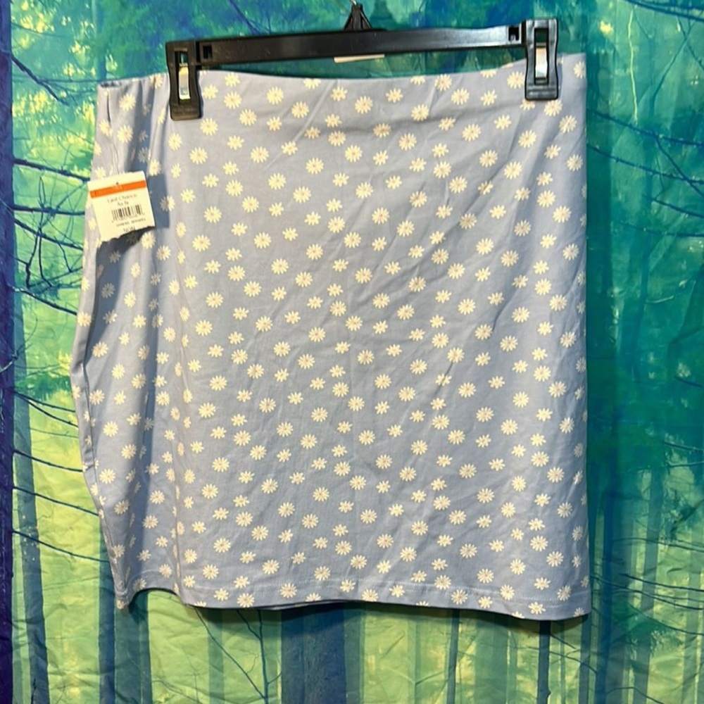 Abound skirt NWT- size large